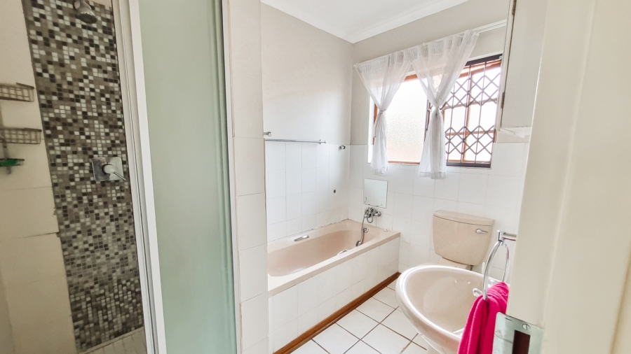2 Bedroom Property for Sale in Langenhovenpark Free State